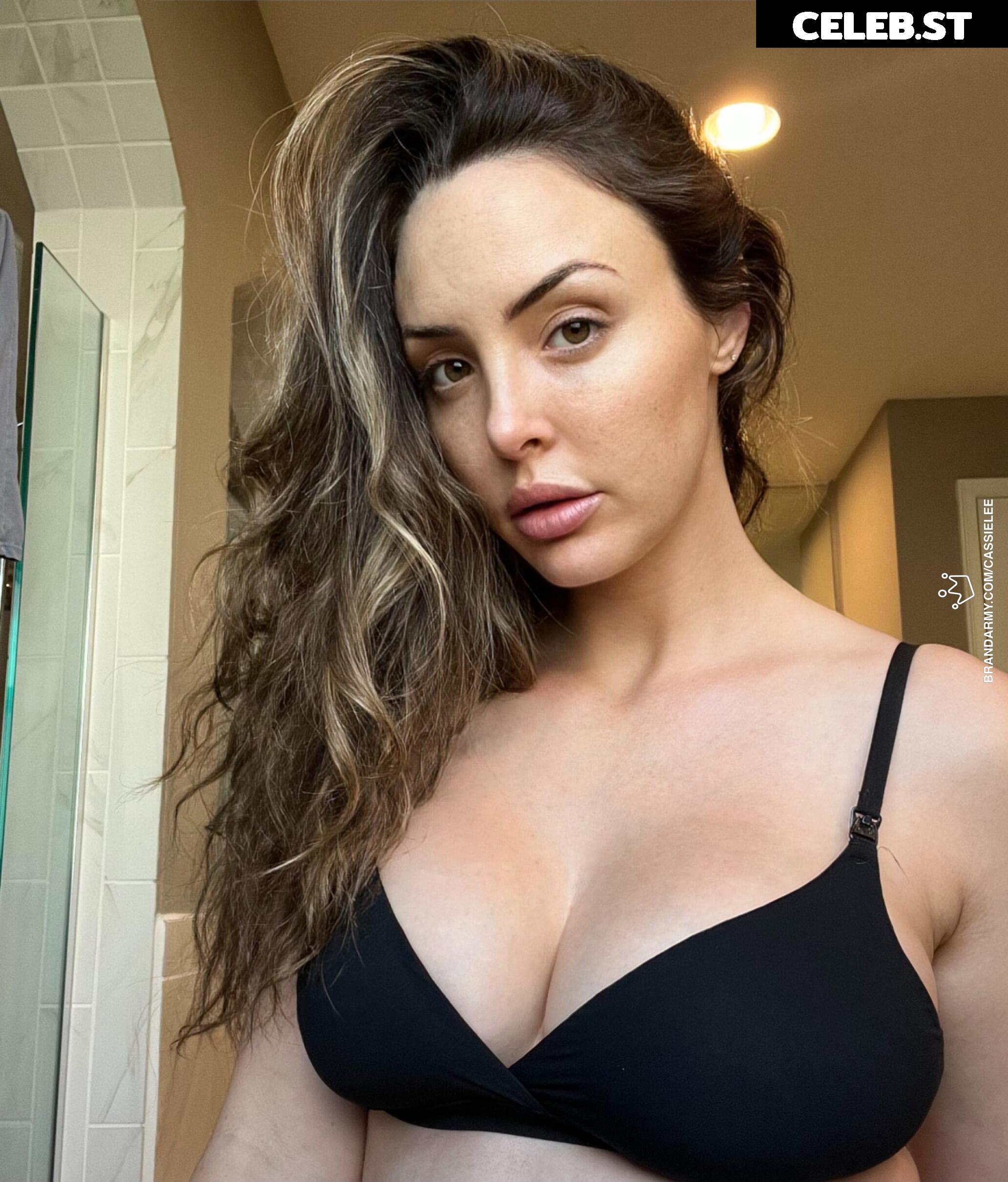 Cassie Lee/Jess McKay (Peyton Royce/Billie Kay) Image 24426305