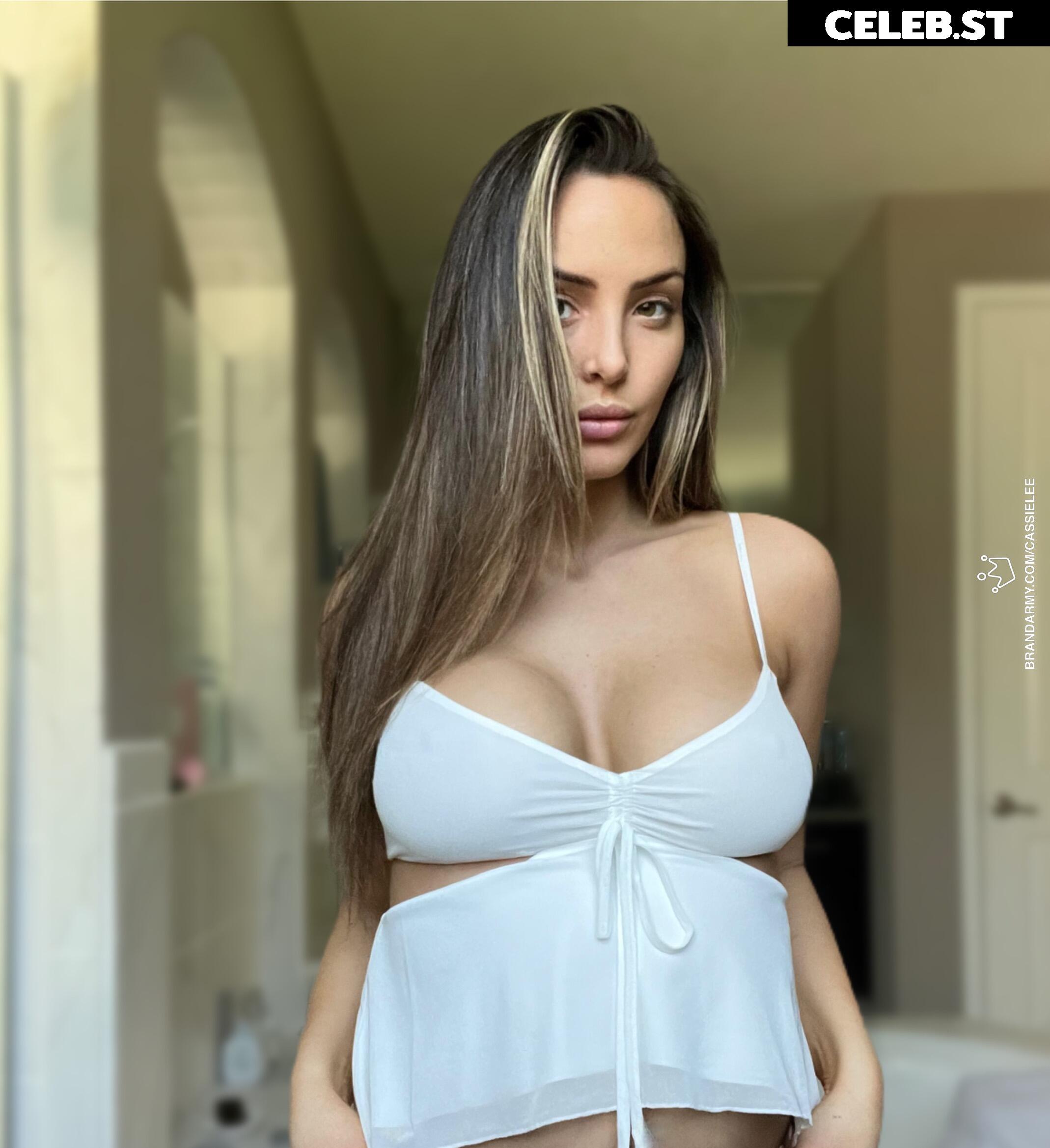 Cassie Lee/Jess McKay (Peyton Royce/Billie Kay) Image 24426248