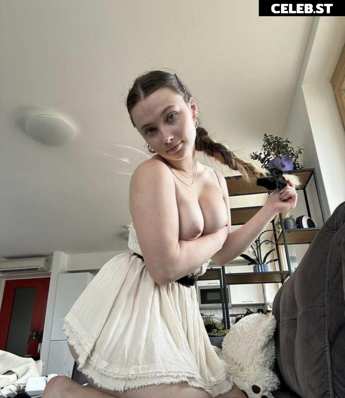 Emma May Image 2440228