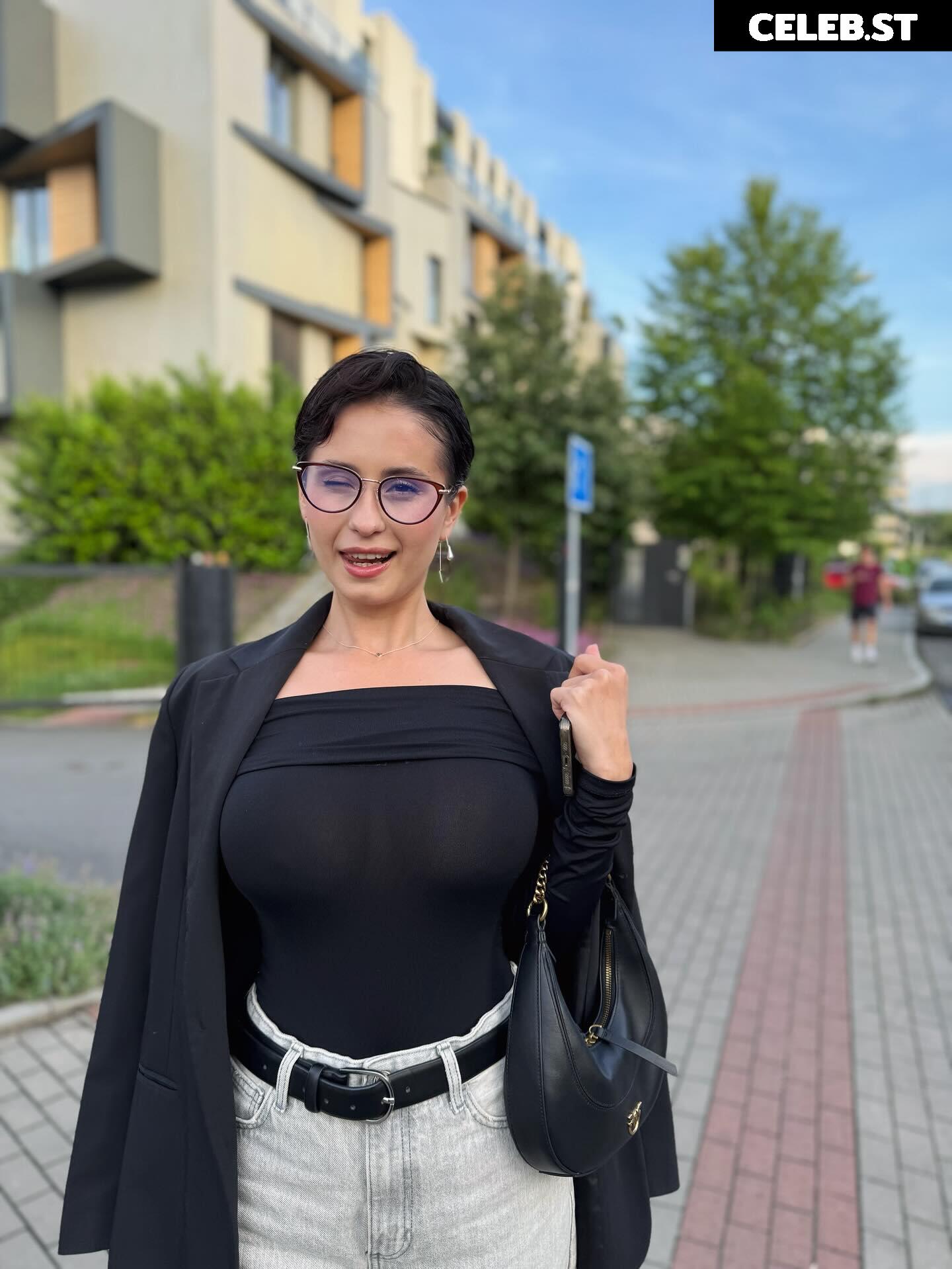 only.lika / Onlylika / likanextlevel / likaland_ Image 24497561