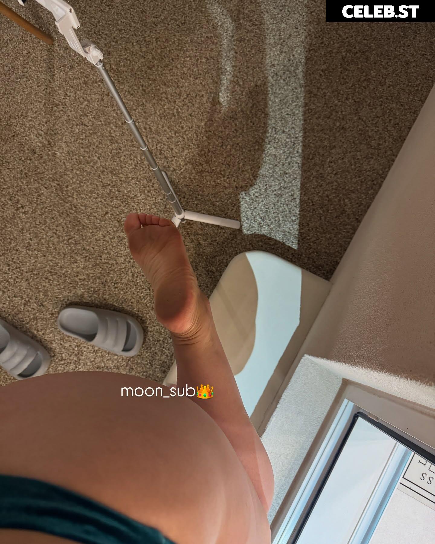 Heeheemoon / moon_nyang_ Image 24491798