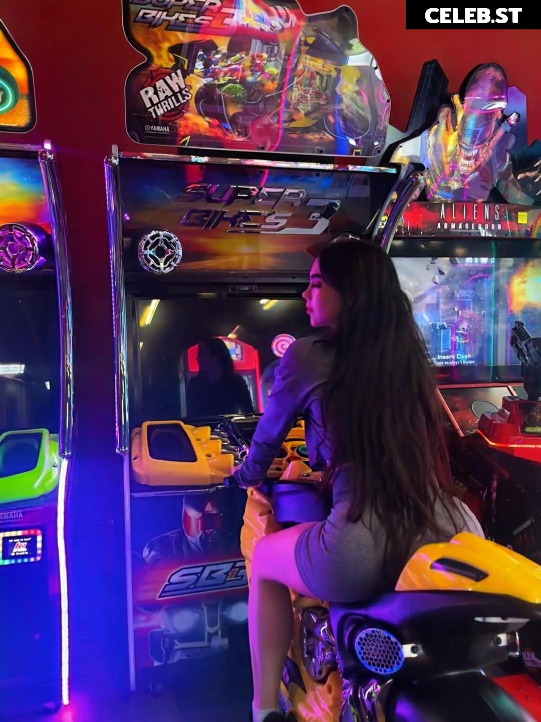 McKayla Maroney Image 24371227