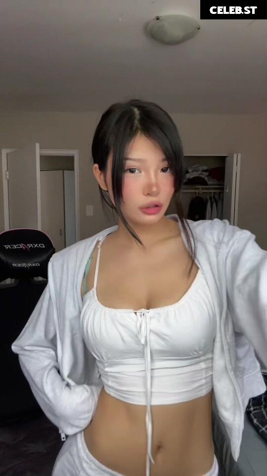 Karenxtran/Strawberry.bunni Image 24373503