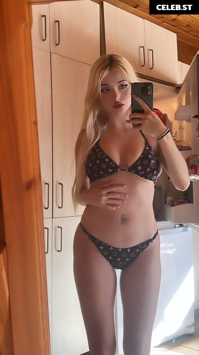 Julia &amp; Lauren Burch Image 2434120