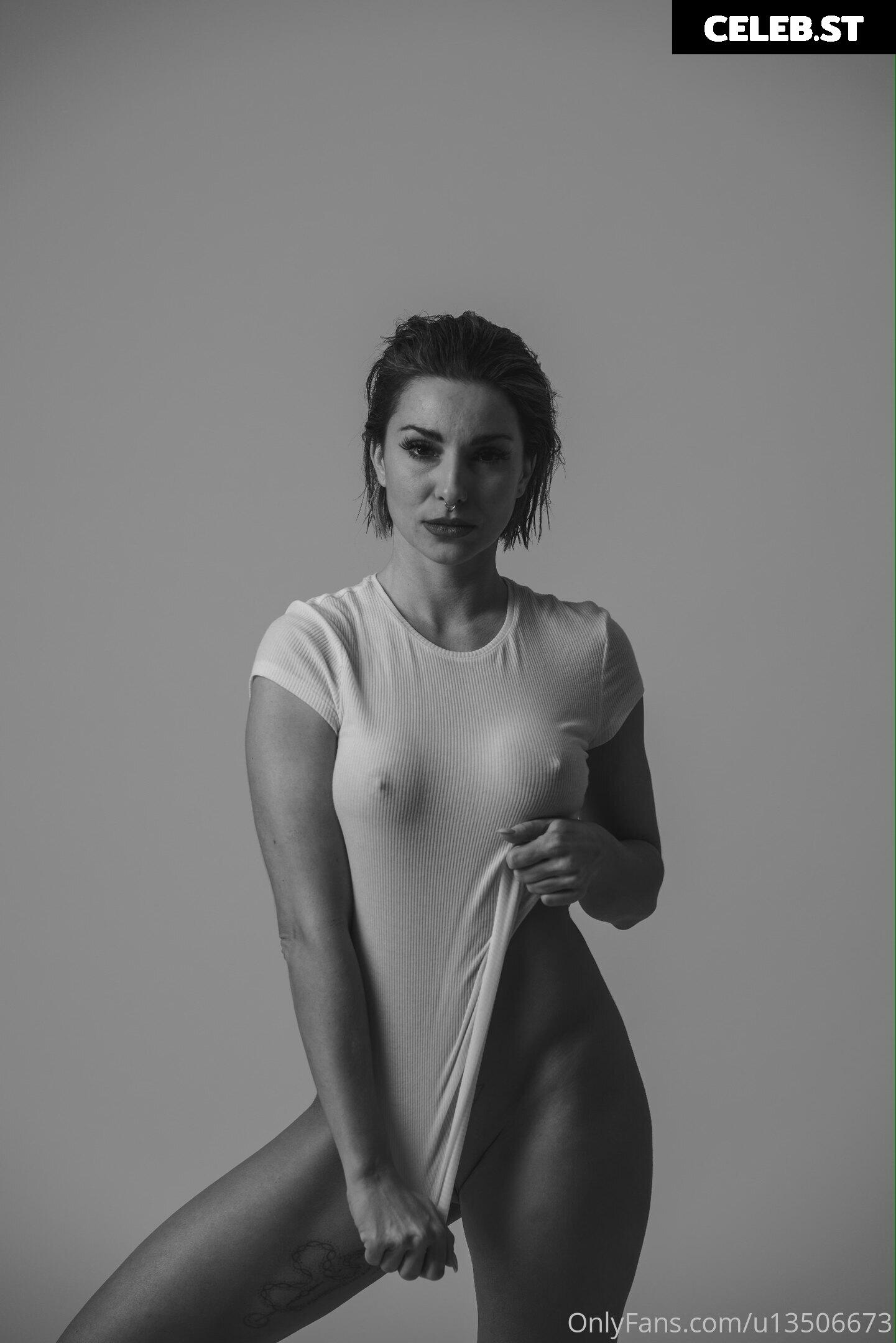 Roxy Fox Image 2430559