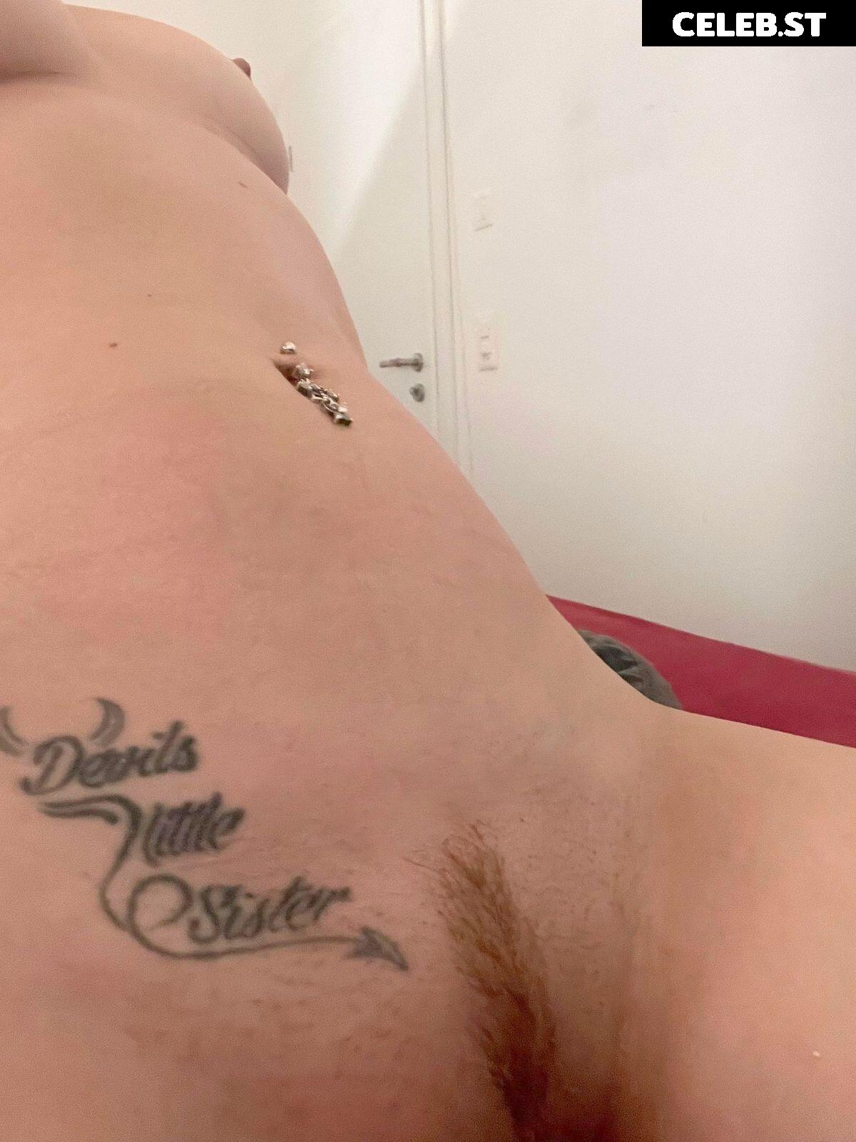 Model Cathy Image 2439469