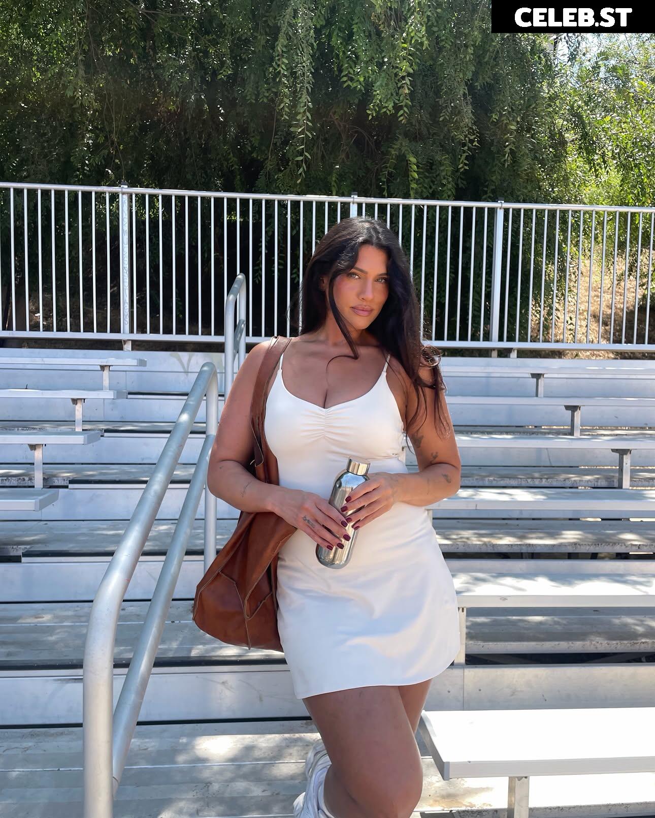 Latecia Thomas @lateciat Image 24382867