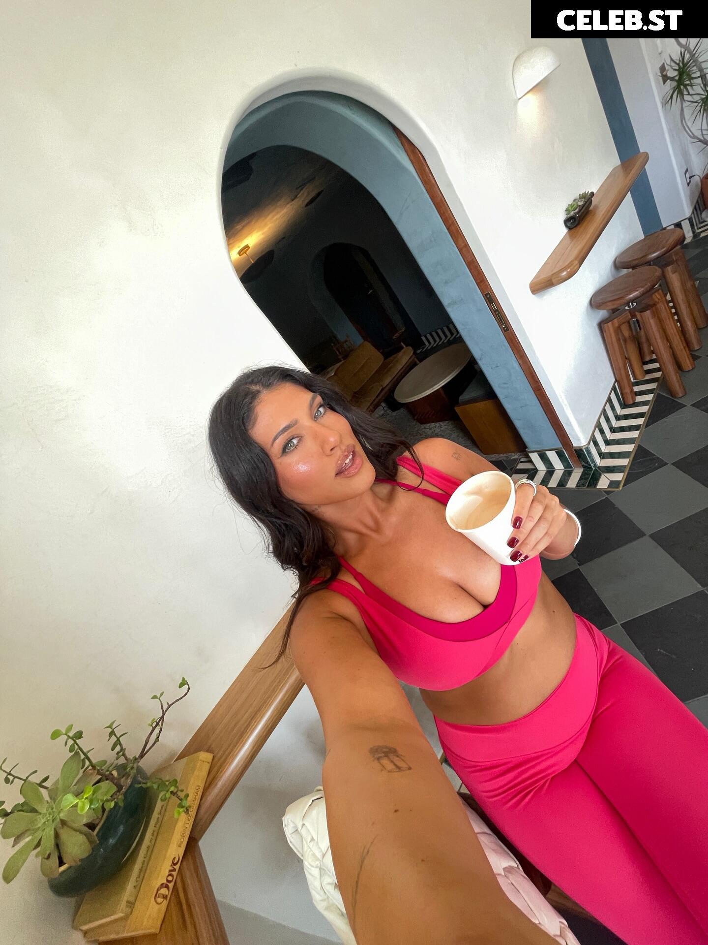 Latecia Thomas @lateciat Image 24382848