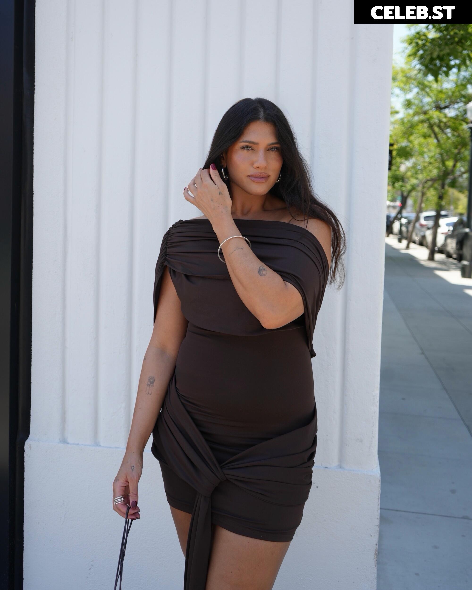Latecia Thomas @lateciat Image 24382875