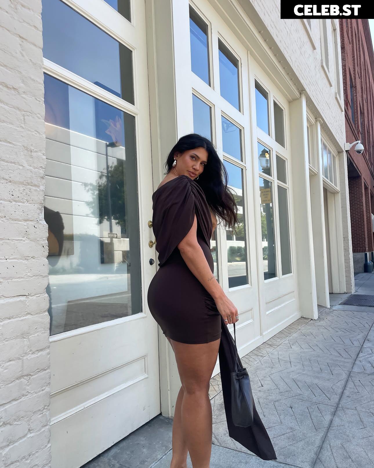 Latecia Thomas @lateciat Image 24382874