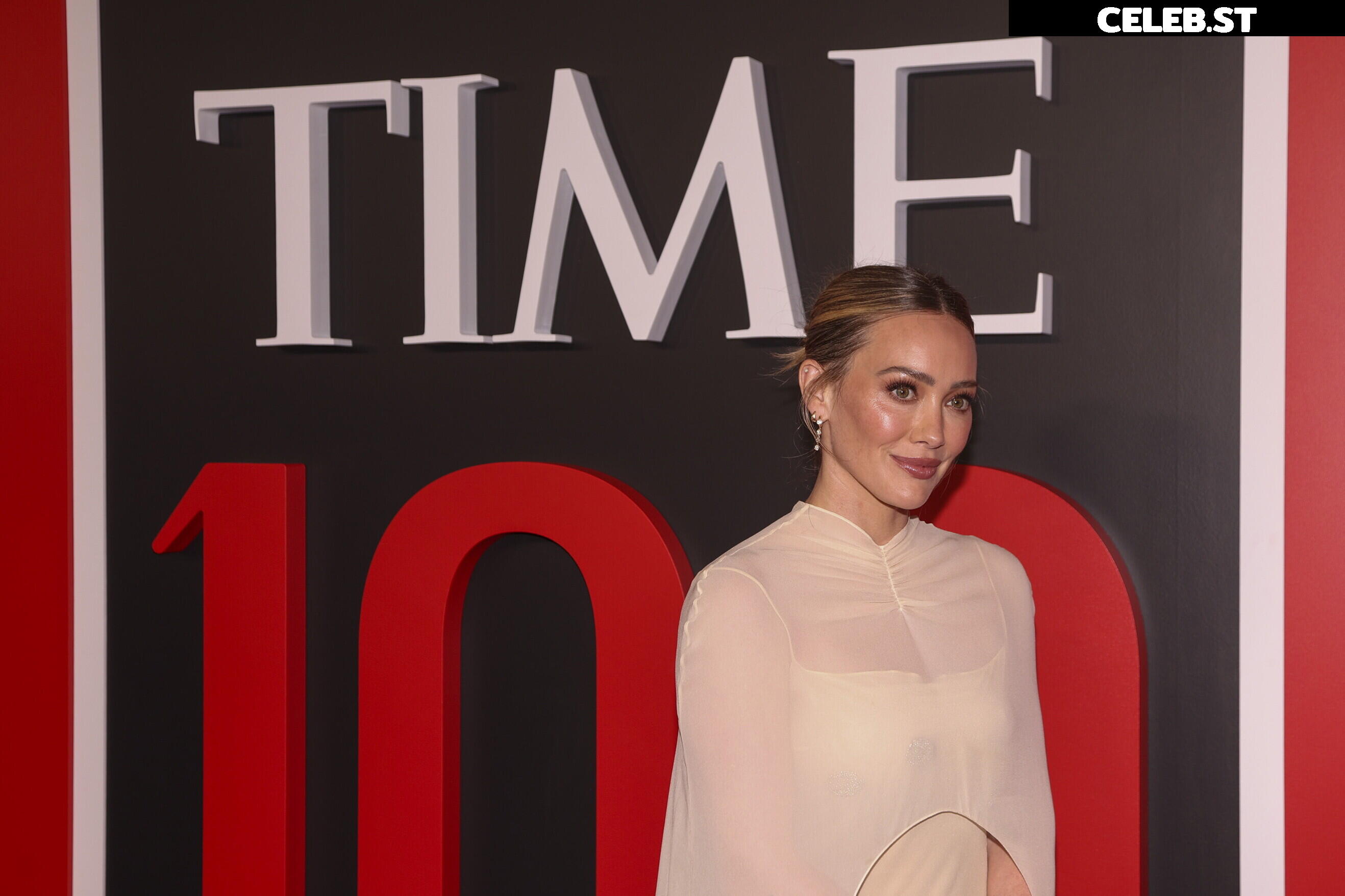 Hilary Duff Image 24244980