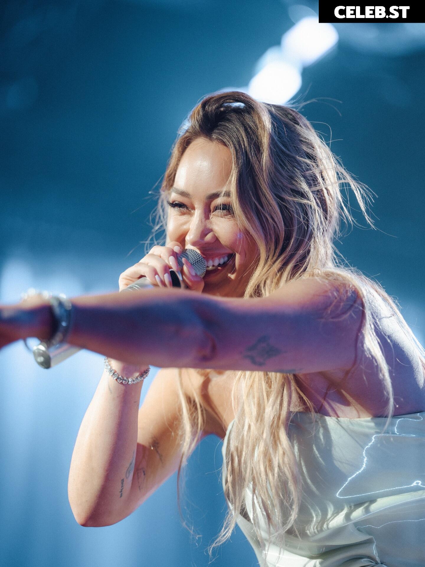 Hilary Duff Image 24244896