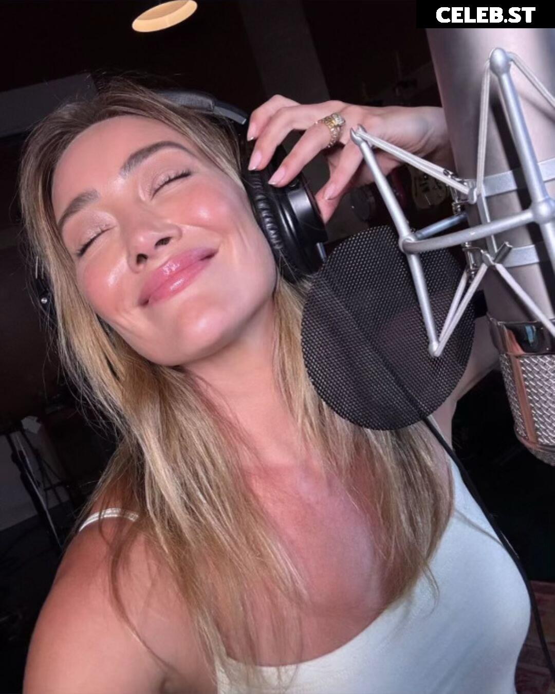 Hilary Duff Image 24244806