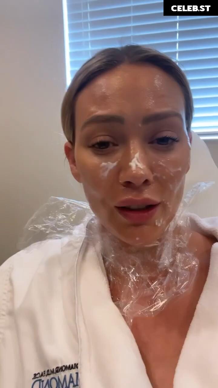 Hilary Duff Image 24244523