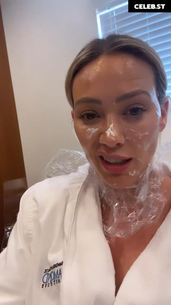 Hilary Duff Image 24244522