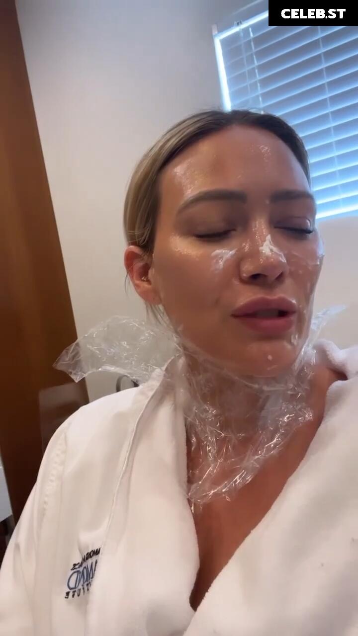 Hilary Duff Image 24244524