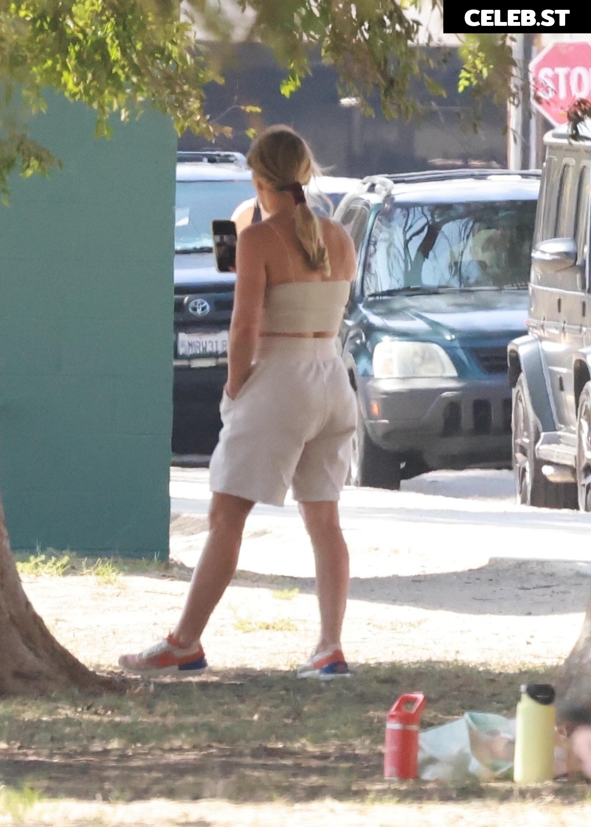 Hilary Duff Image 24244404