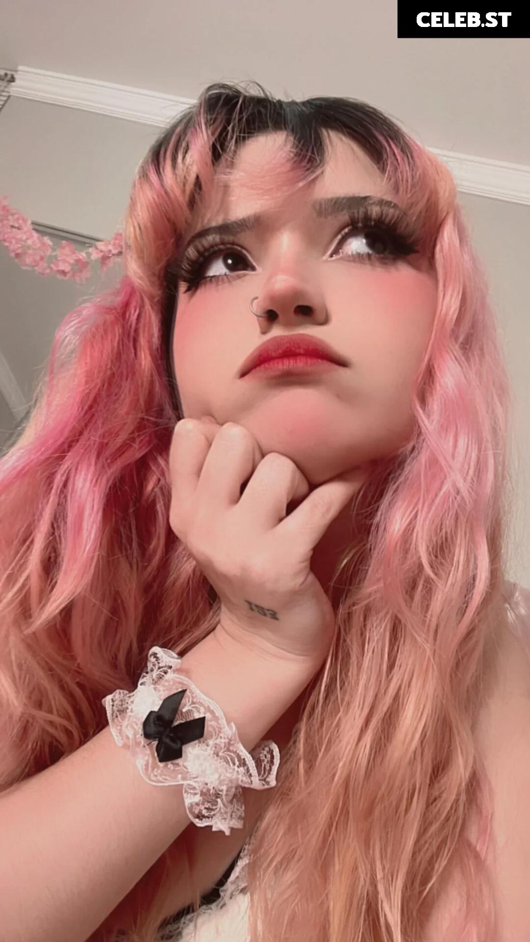 Lilcutiecherie/angelicwaifu_ Image 24229593