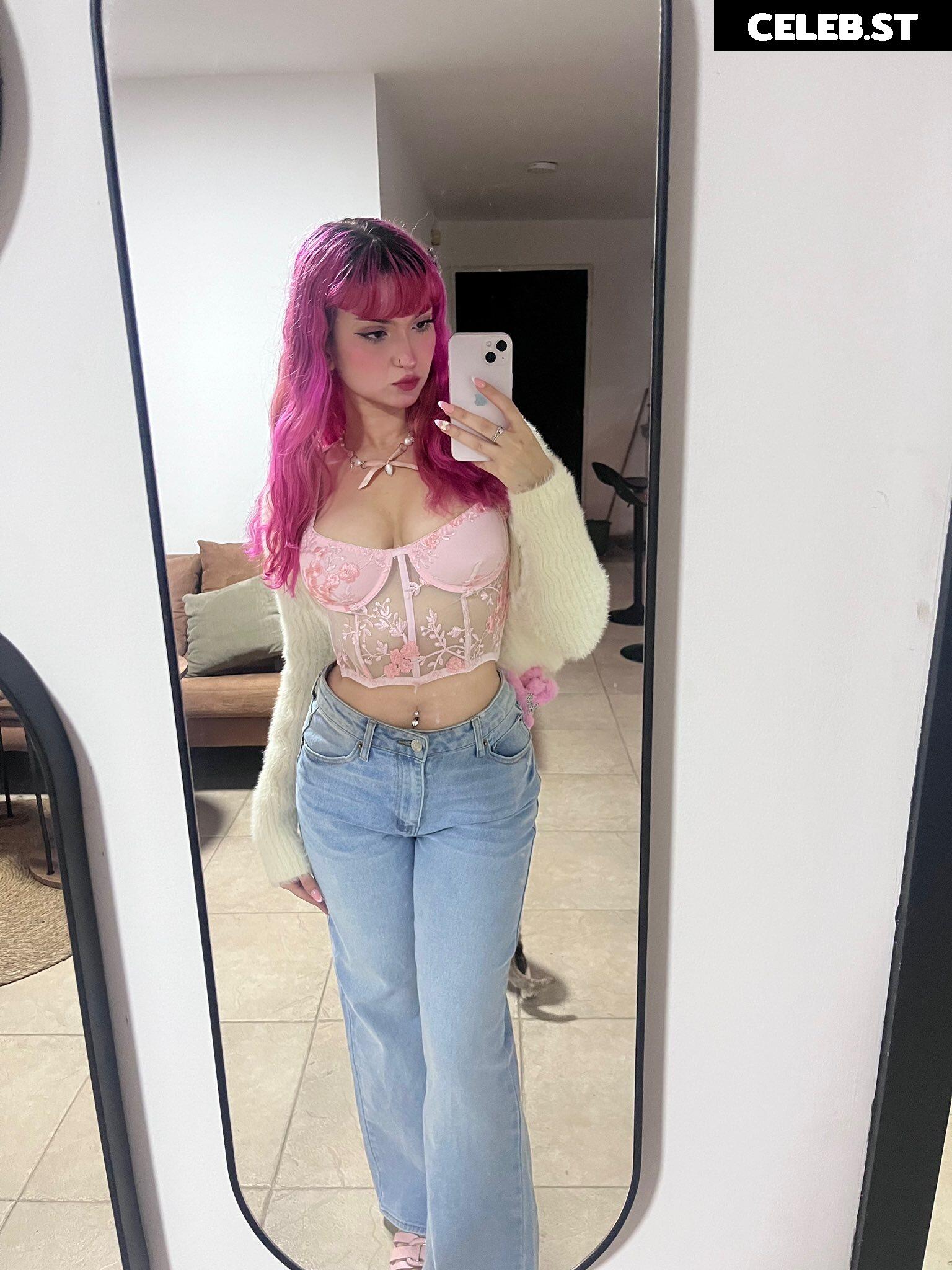 Lilcutiecherie/angelicwaifu_ Image 24229487
