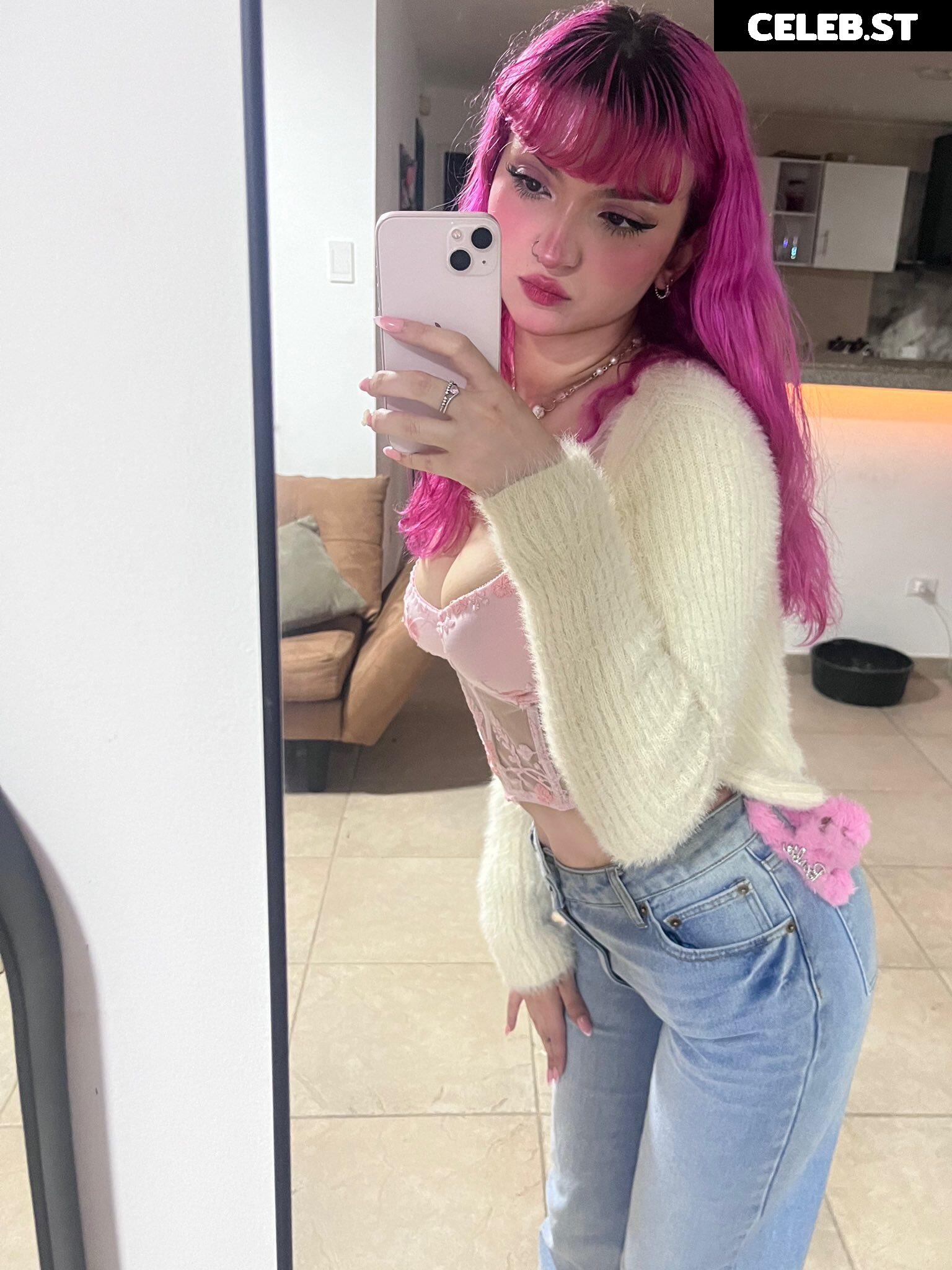 Lilcutiecherie/angelicwaifu_ Image 24229485
