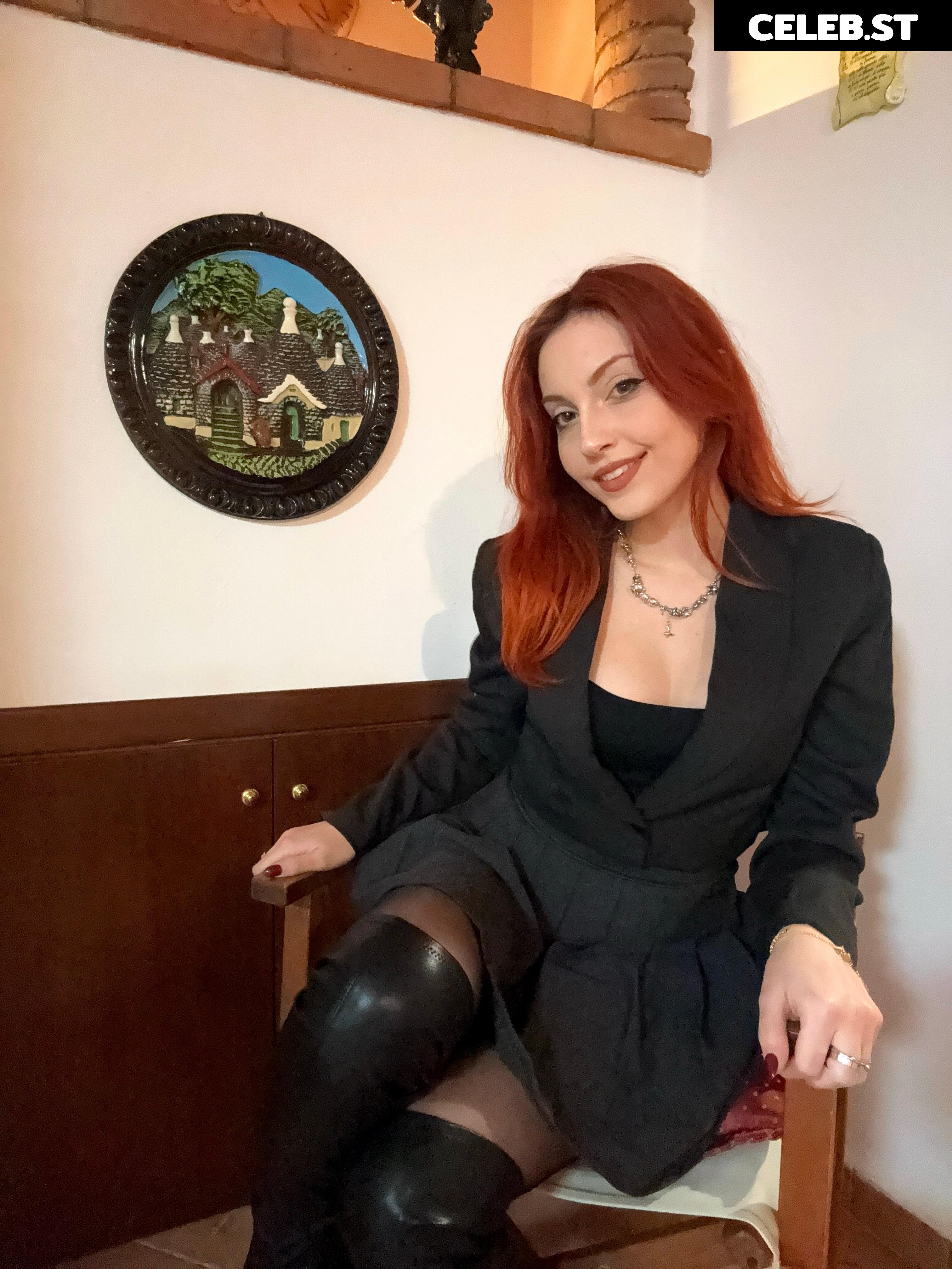 Mona Schon (Italian Streamer) Image 24237520