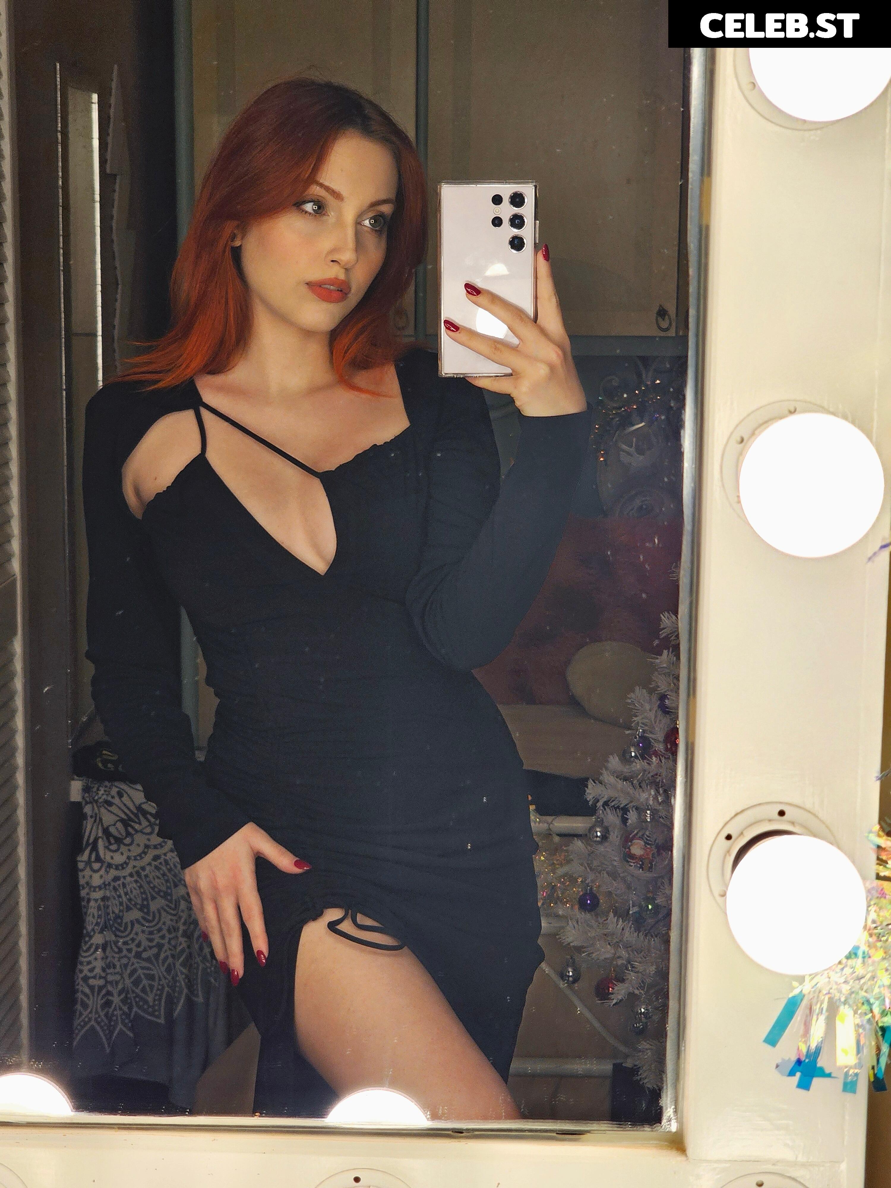 Mona Schon (Italian Streamer) Image 24237518
