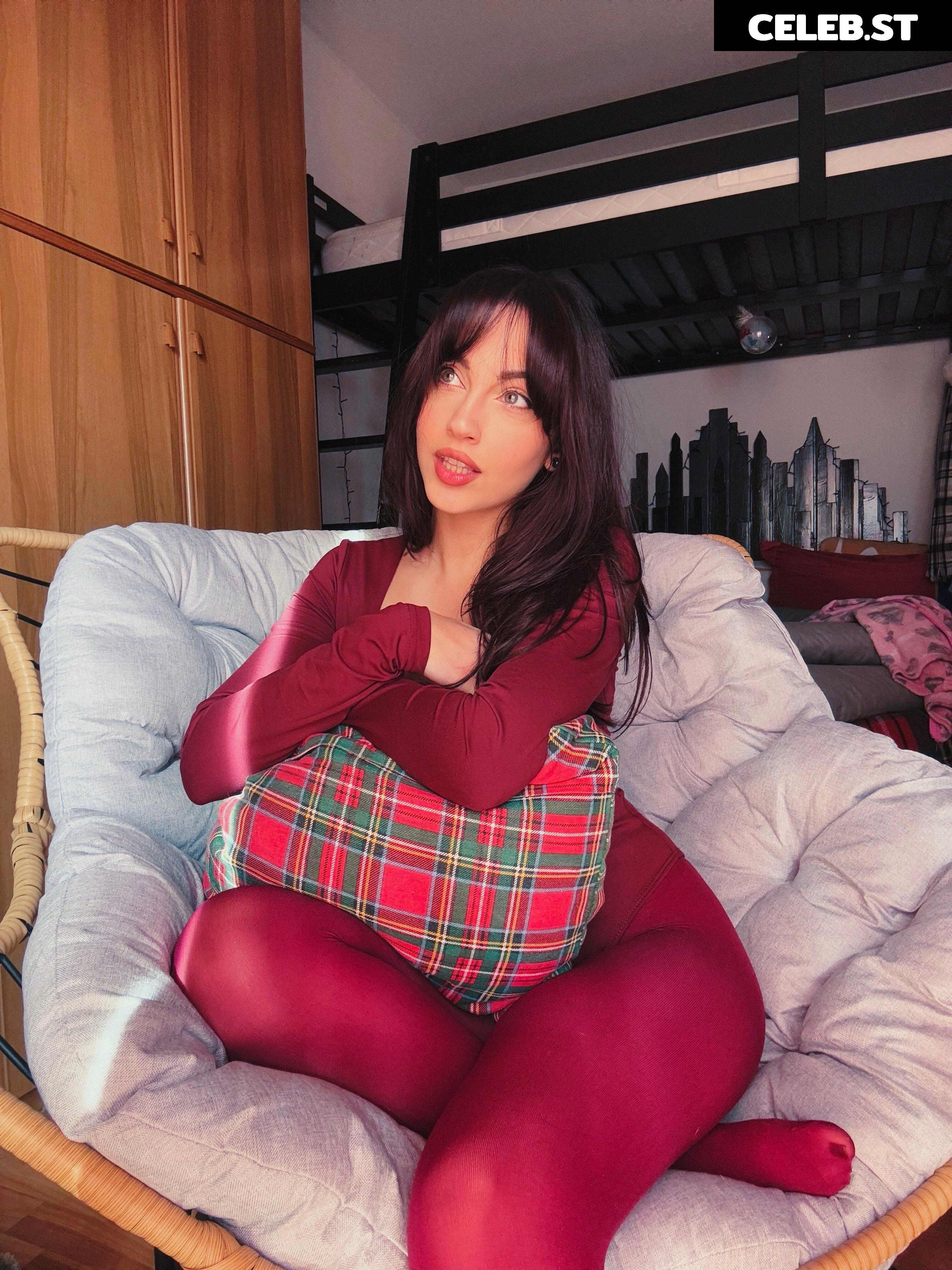 Mona Schon (Italian Streamer) Image 24237567