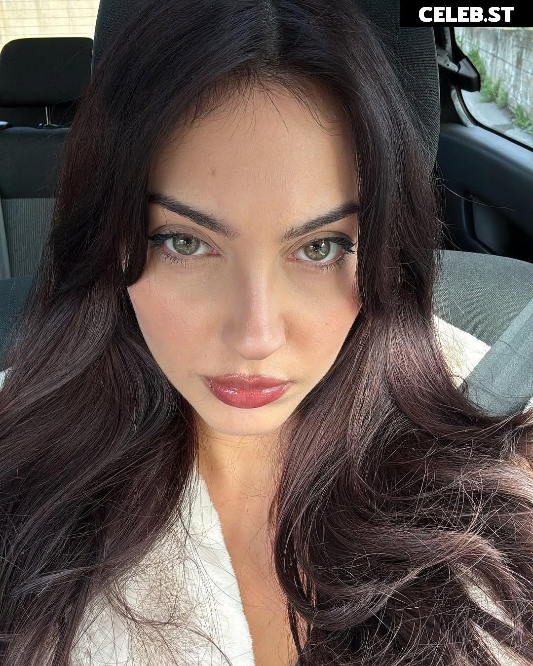 Mona Schon (Italian Streamer) Image 24237565