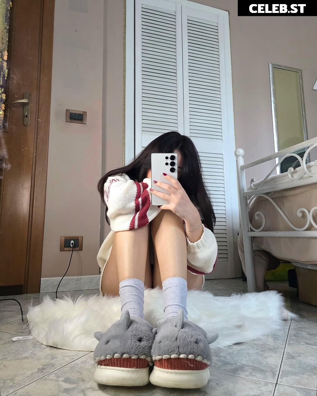 Mona Schon (Italian Streamer) Image 24237564