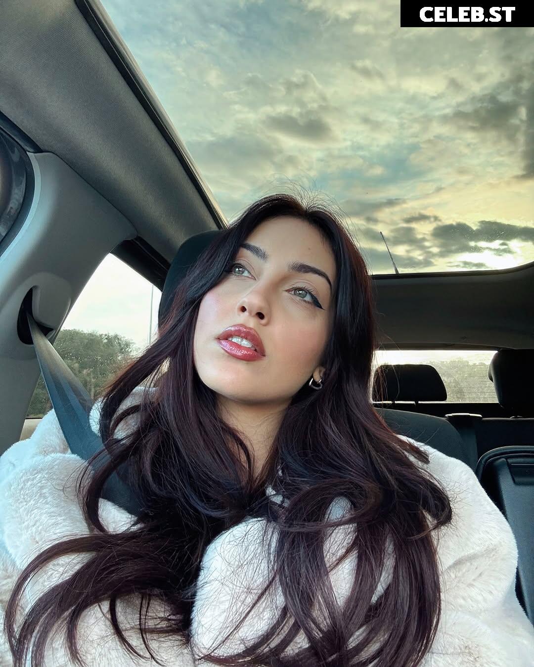Mona Schon (Italian Streamer) Image 24237559