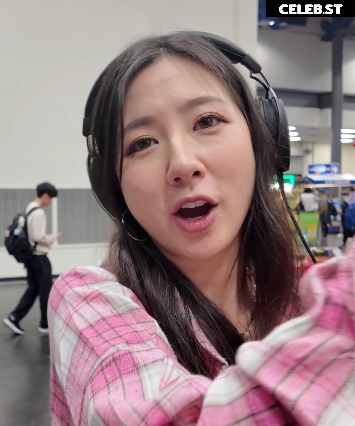 Fuslie (Leslie) Image 24237434