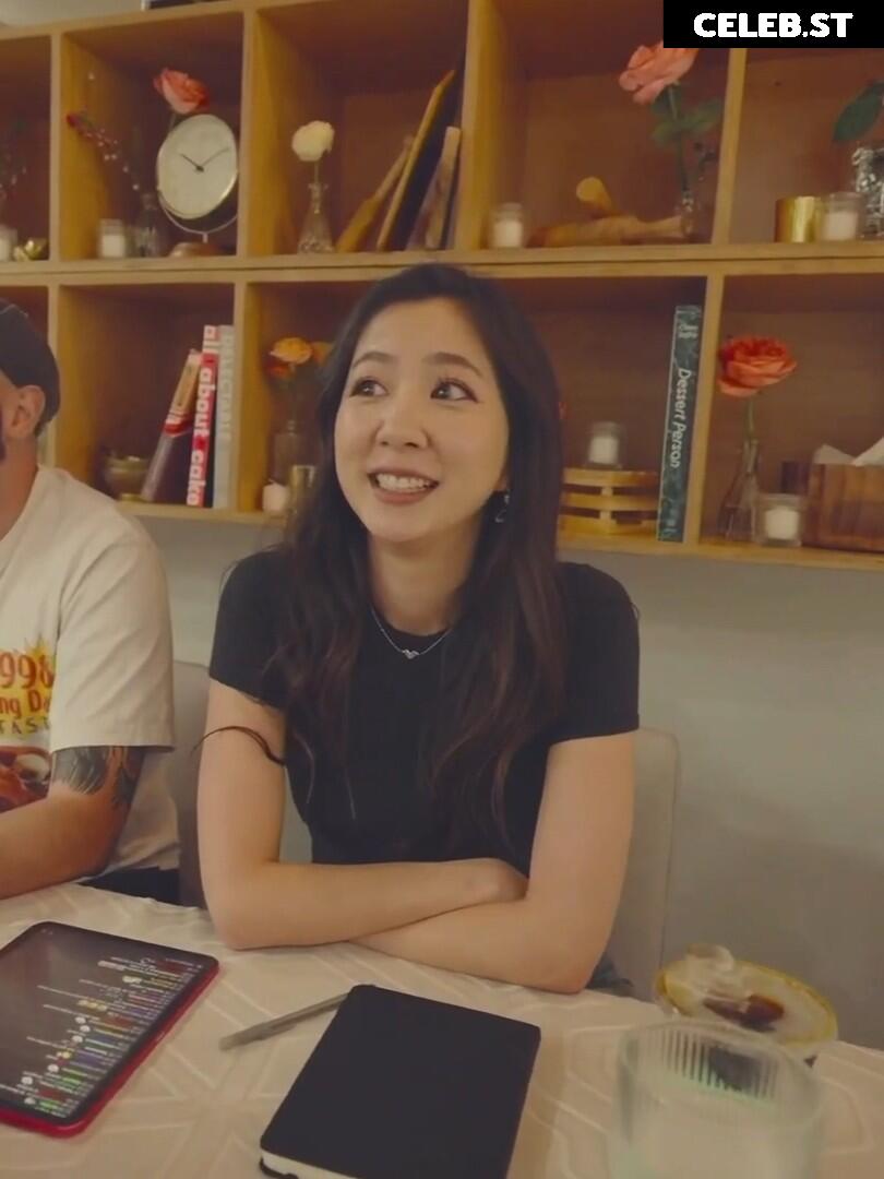 Fuslie (Leslie) Image 24237471