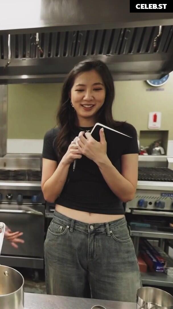 Fuslie (Leslie) Image 24237474