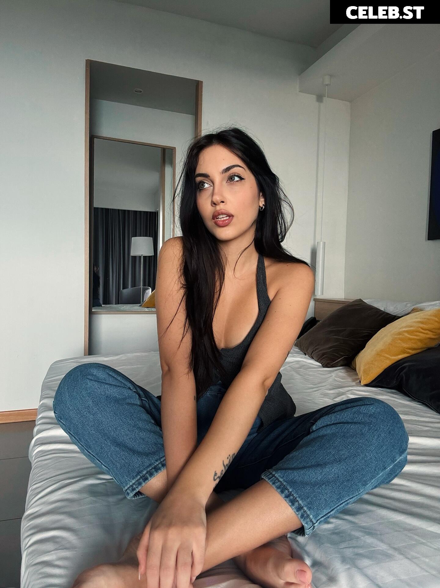 Mona Schon (Italian Streamer) Image 24237702