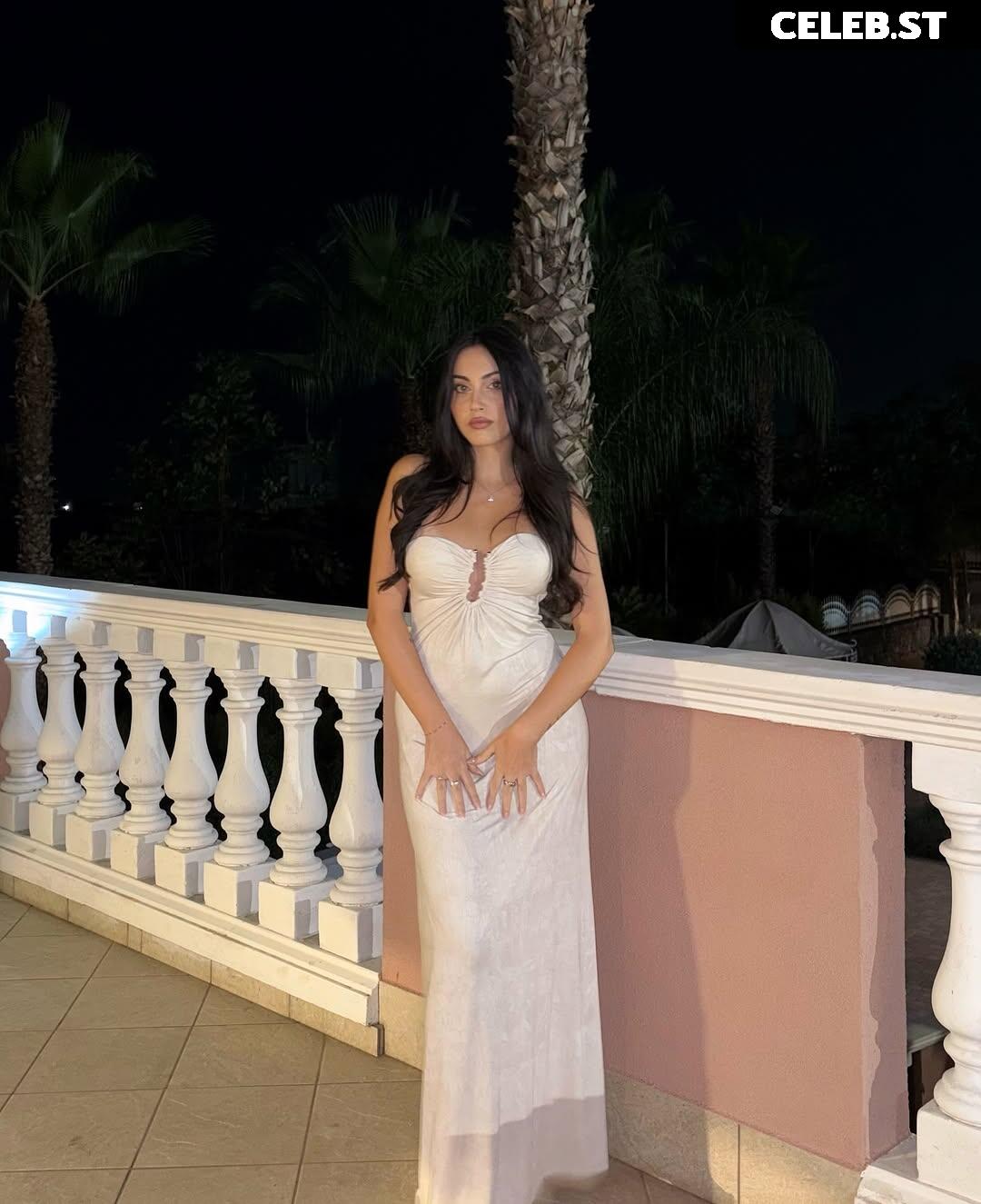 Mona Schon (Italian Streamer) Image 24237701