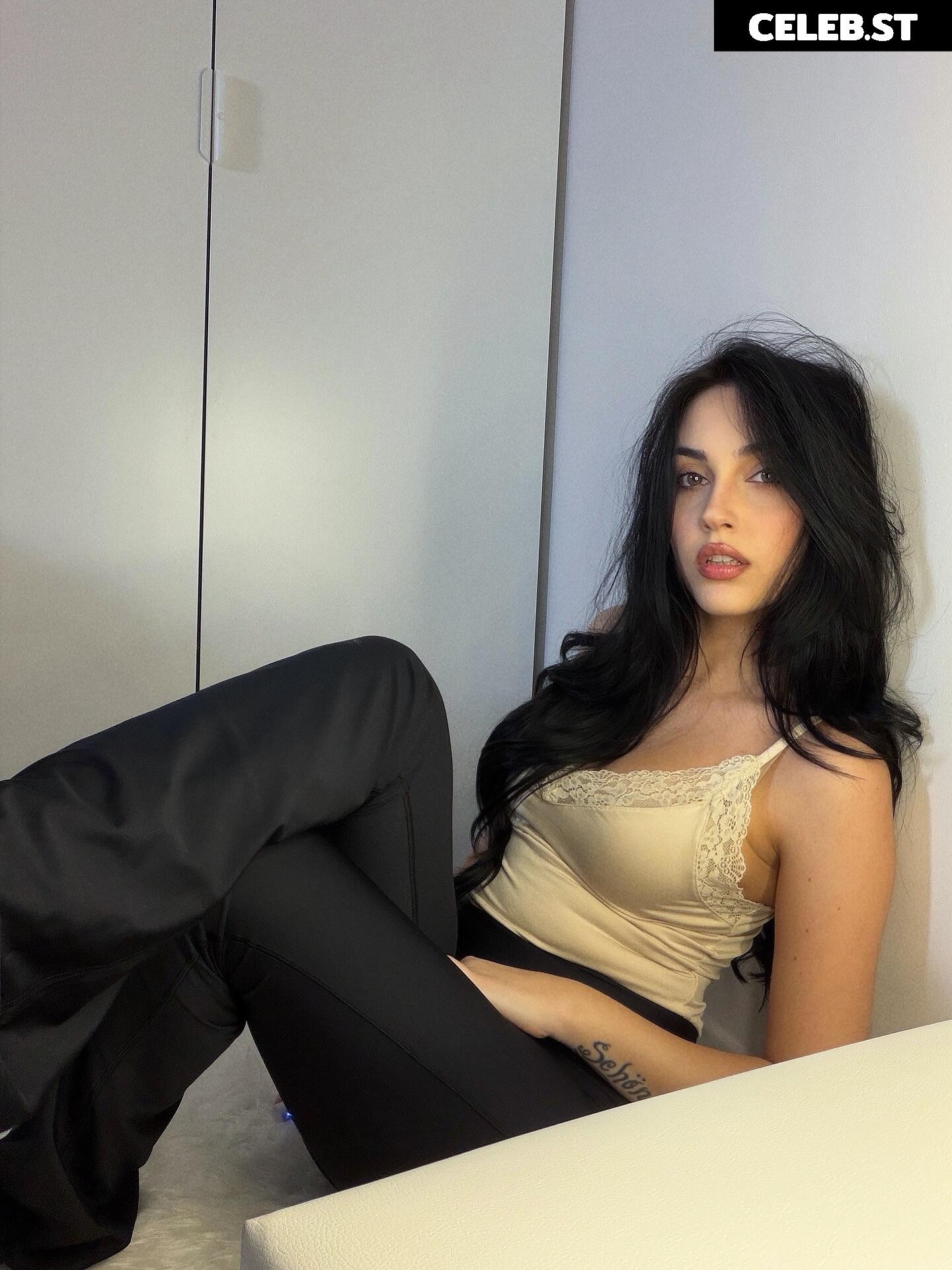 Mona Schon (Italian Streamer) Image 24237706