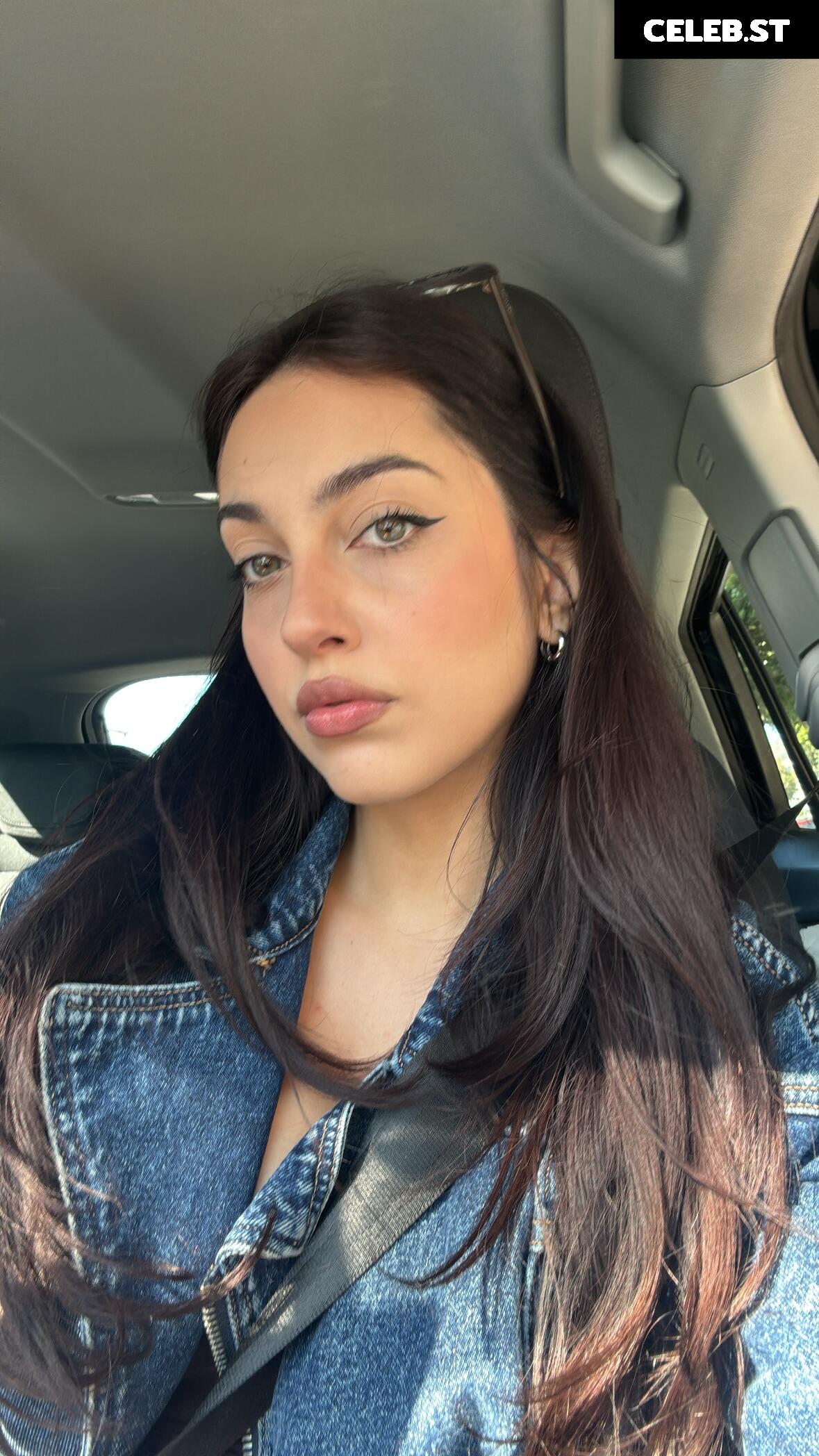 Mona Schon (Italian Streamer) Image 24237705