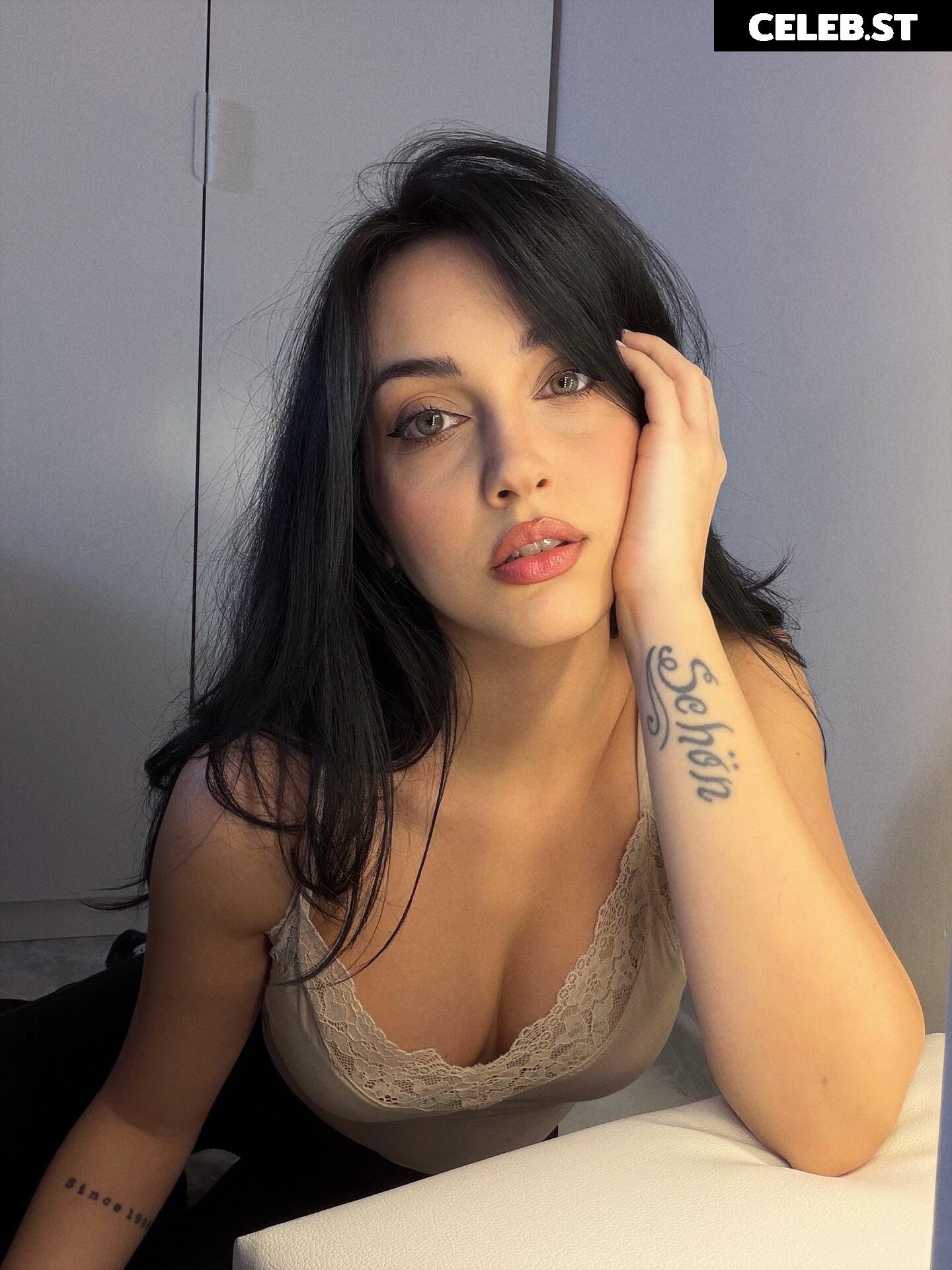 Mona Schon (Italian Streamer) Image 24237708