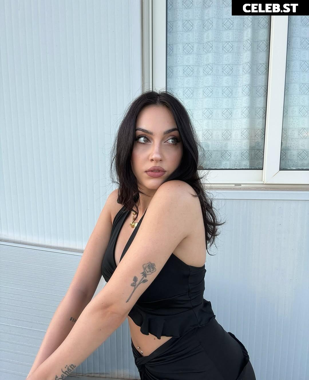Mona Schon (Italian Streamer) Image 24237693