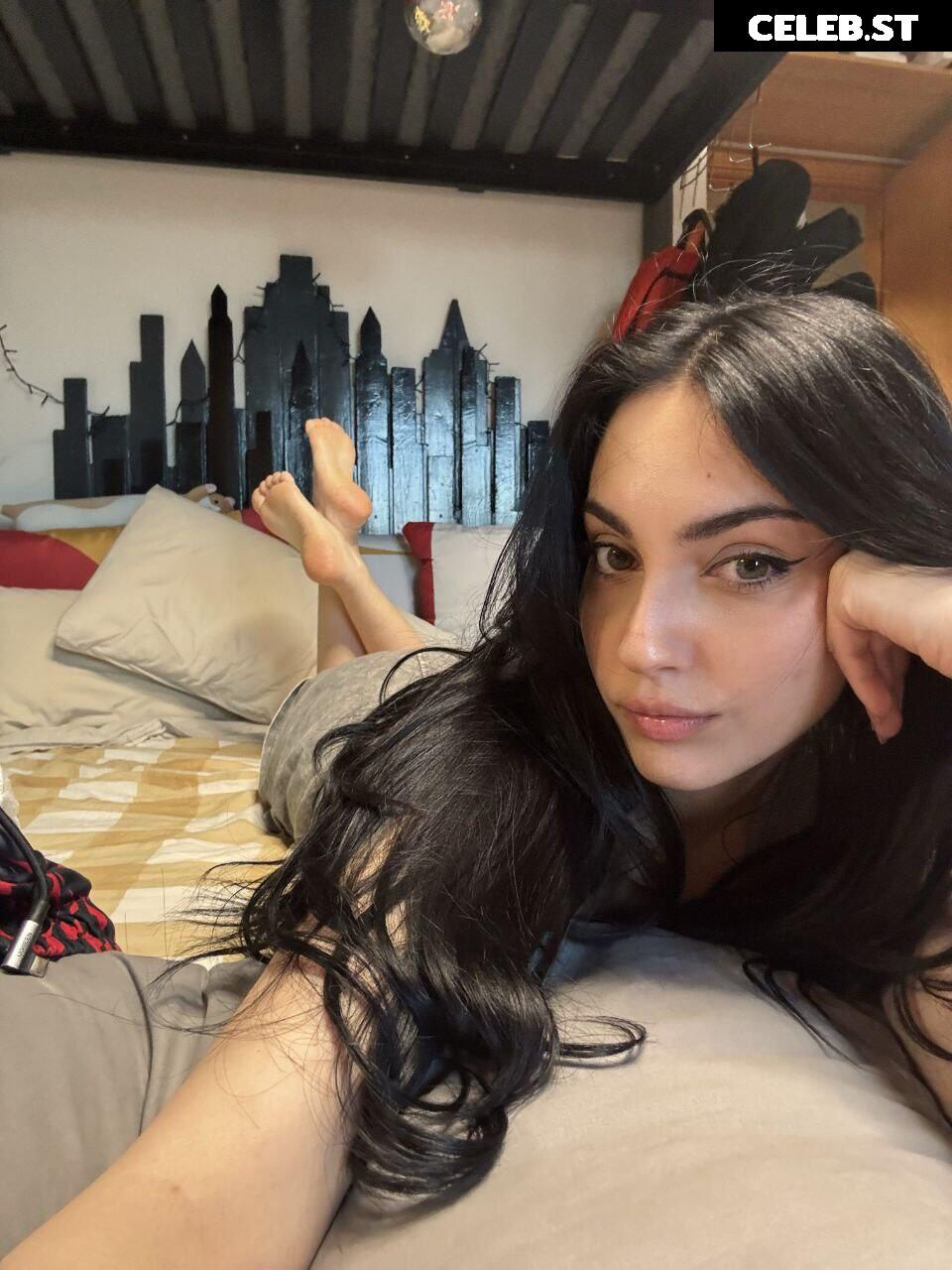 Mona Schon (Italian Streamer) Image 24237691