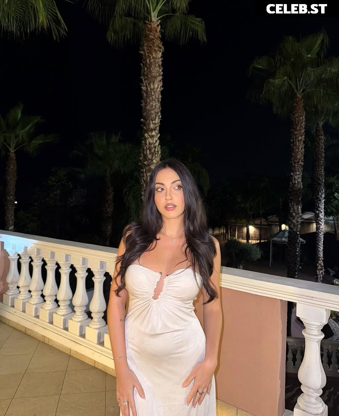 Mona Schon (Italian Streamer) Image 24237696