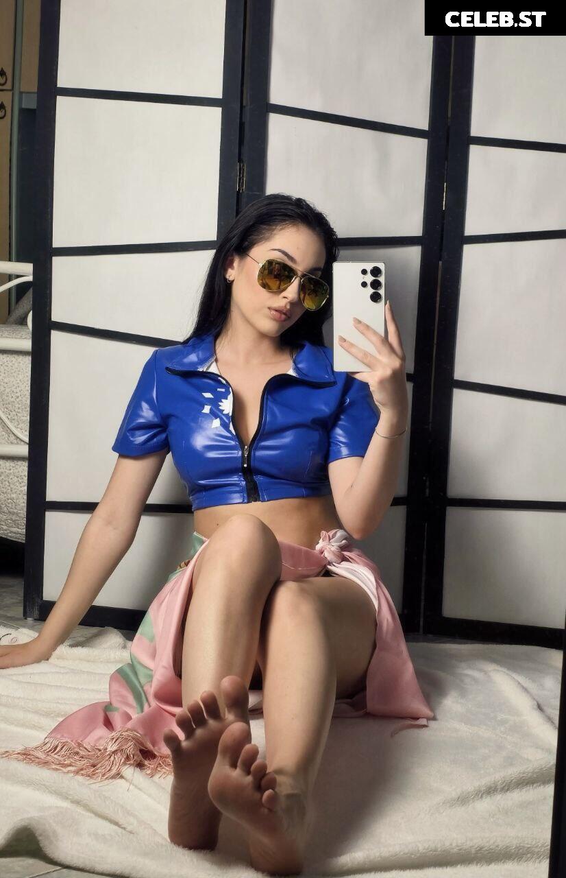 Mona Schon (Italian Streamer) Image 24237687