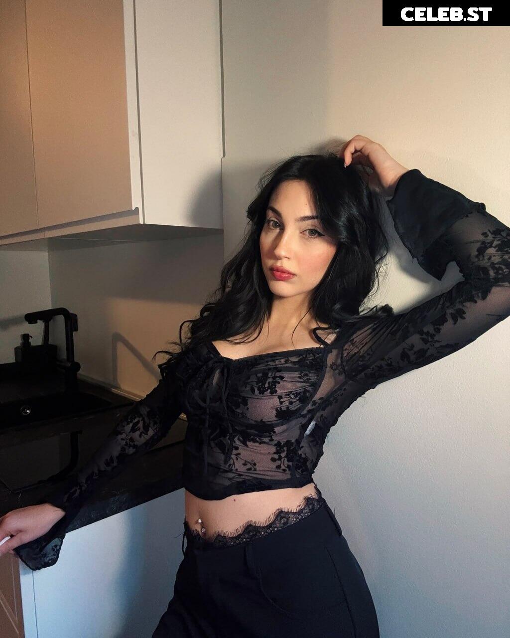 Mona Schon (Italian Streamer) Image 24237612