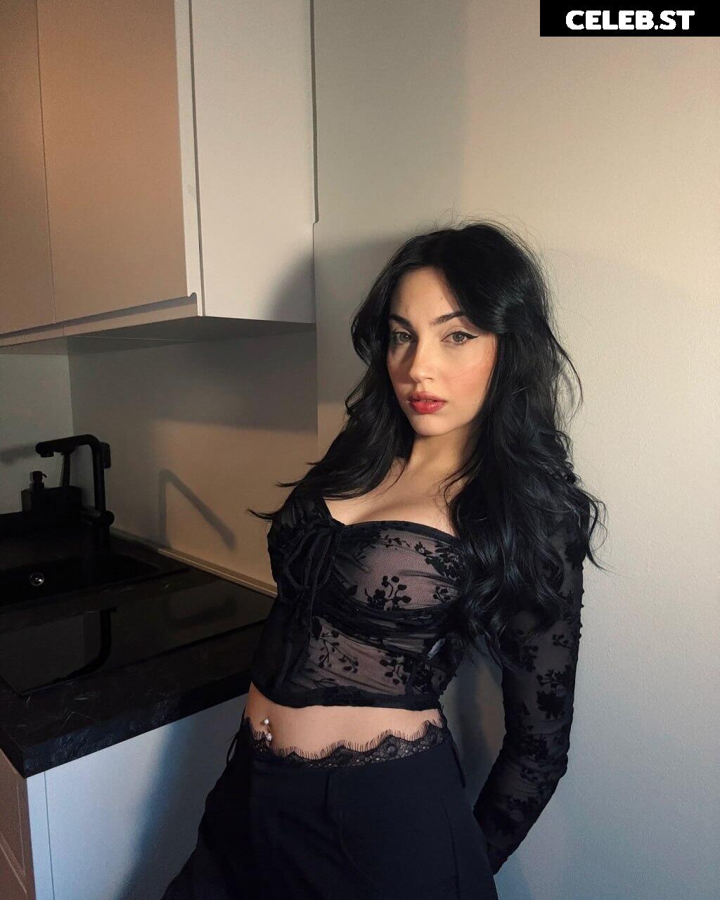 Mona Schon (Italian Streamer) Image 24237611