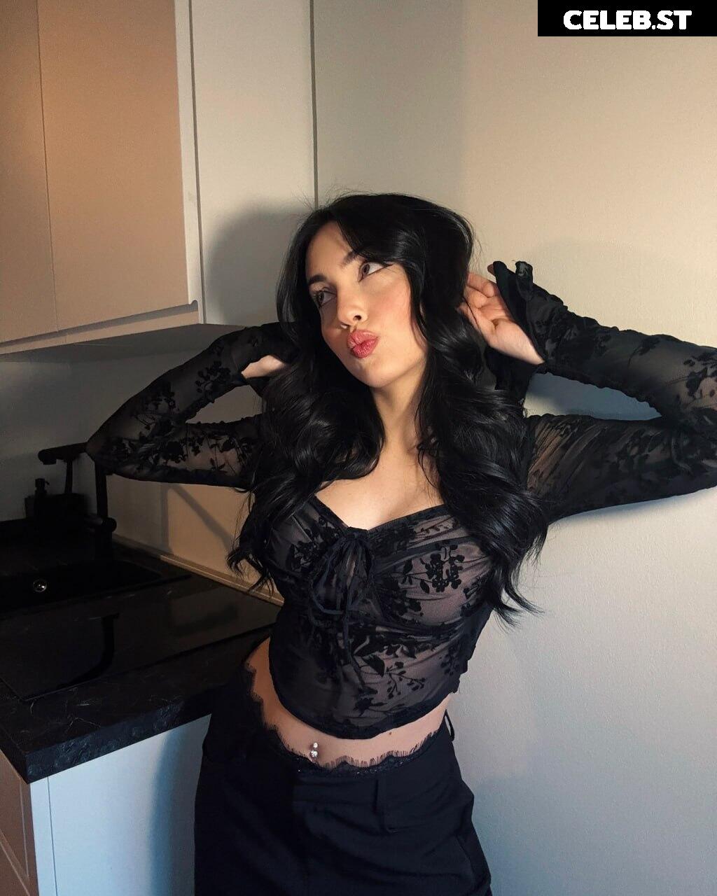 Mona Schon (Italian Streamer) Image 24237615
