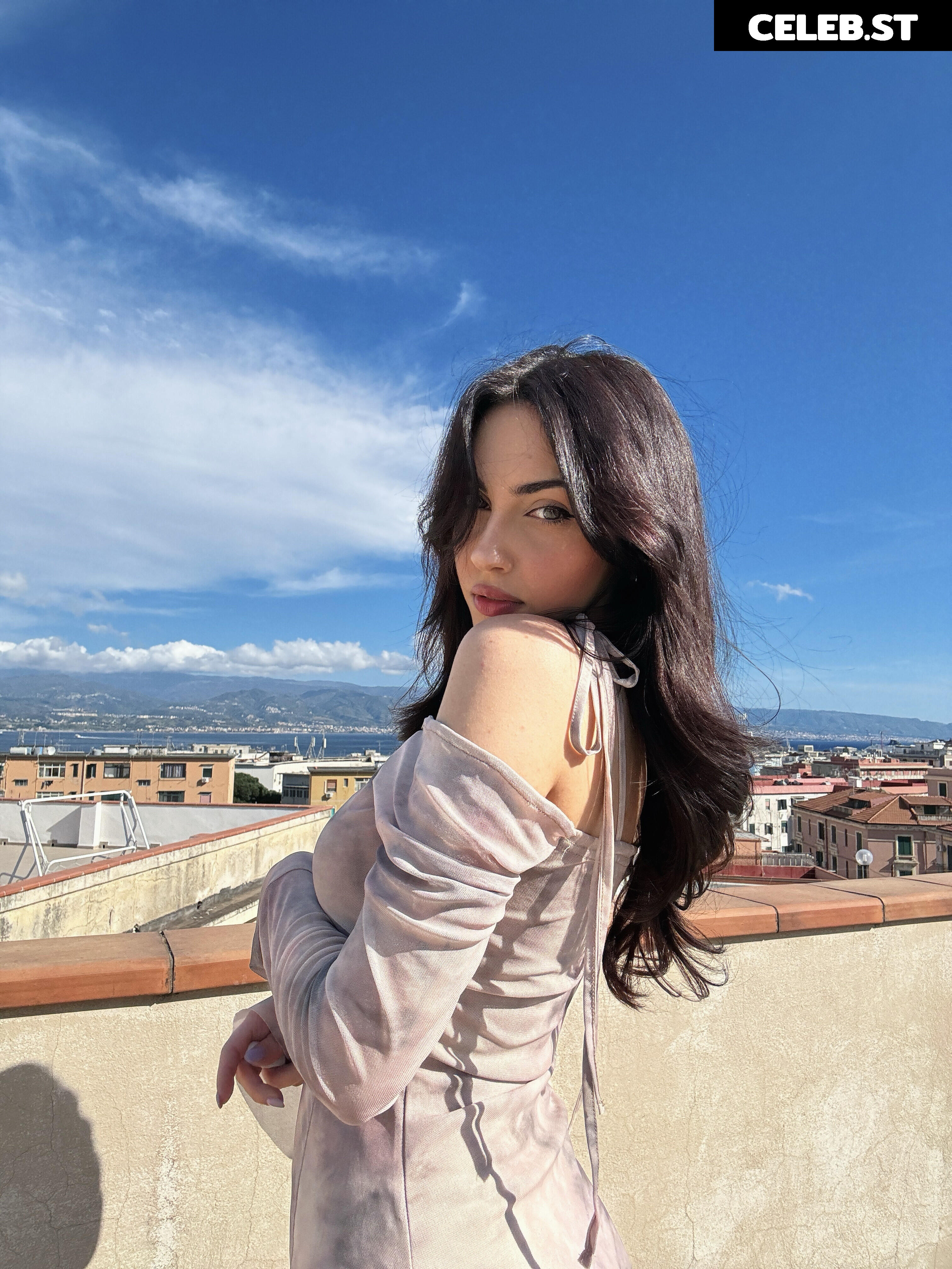 Mona Schon (Italian Streamer) Image 24237614