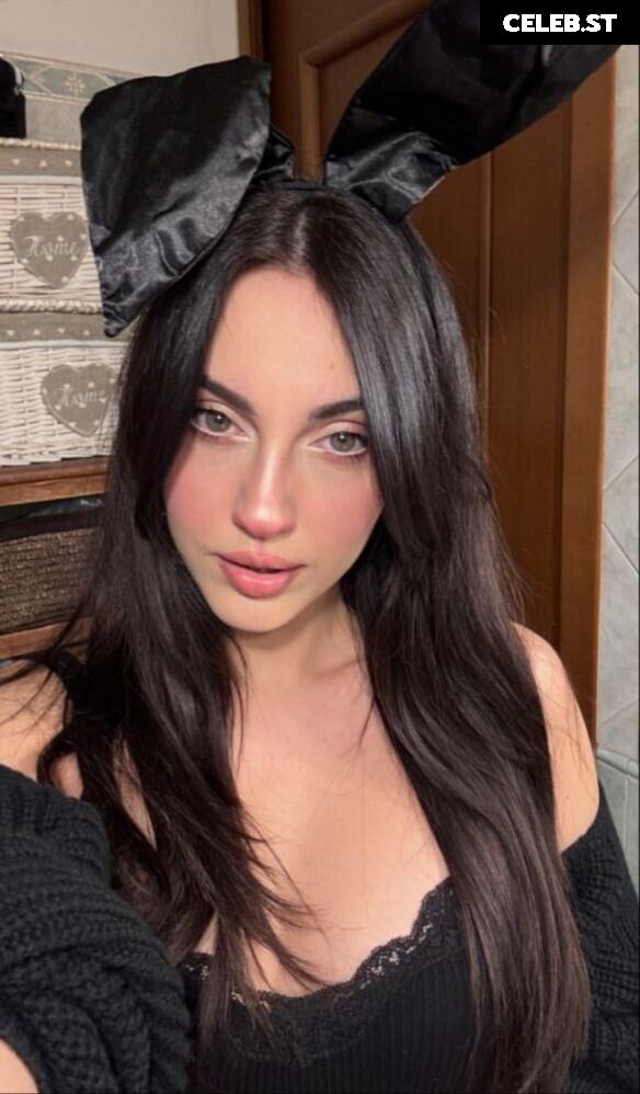 Mona Schon (Italian Streamer) Image 24237639