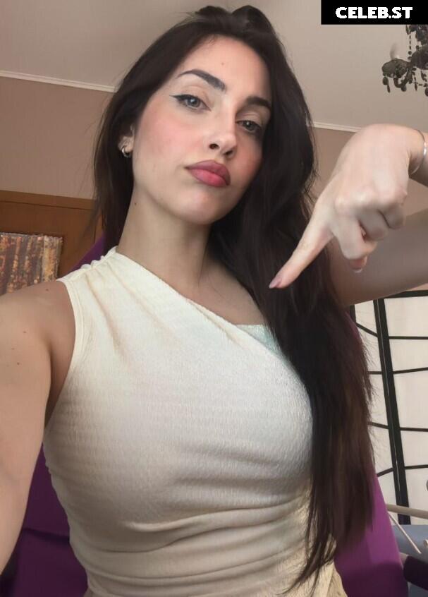 Mona Schon (Italian Streamer) Image 24237653
