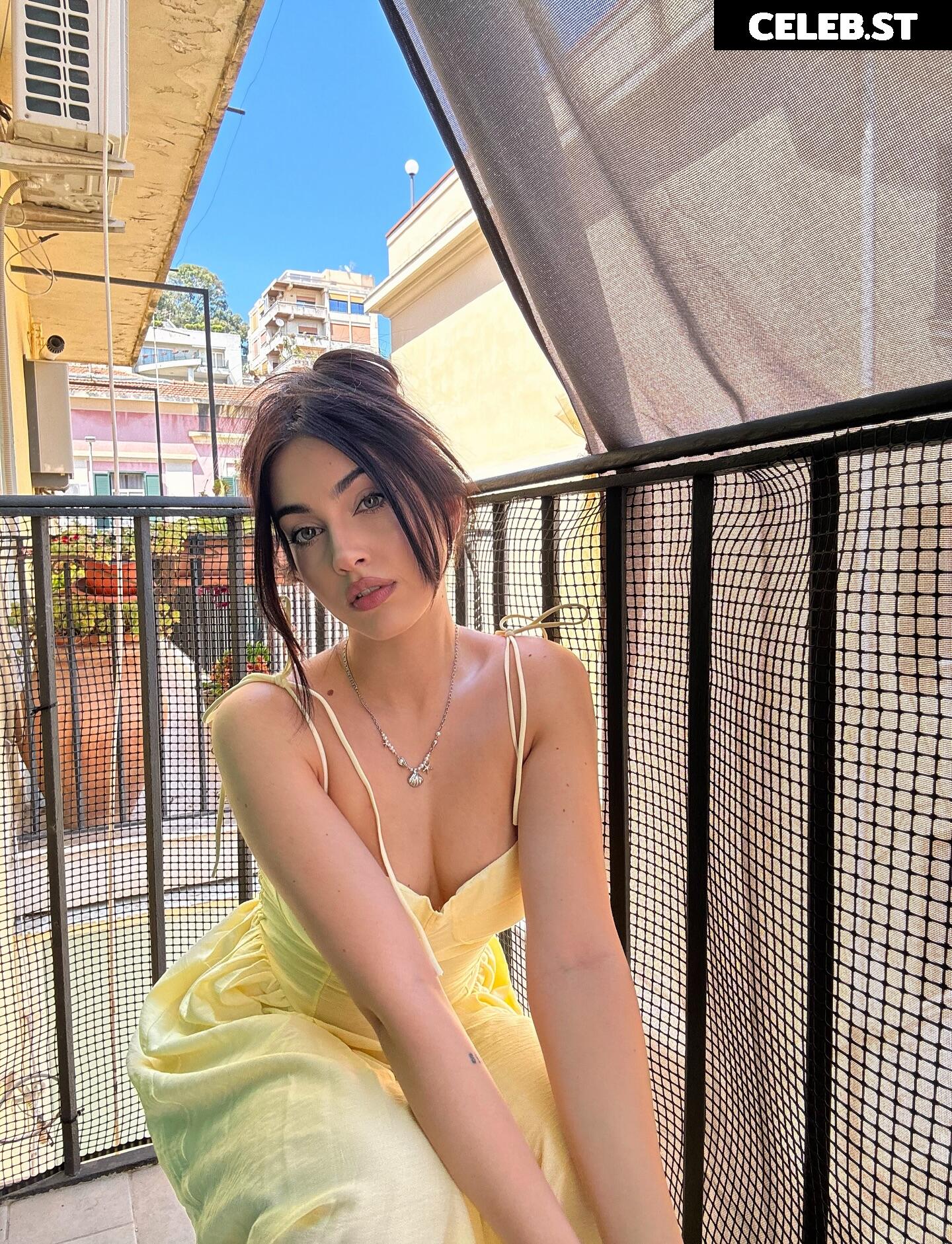 Mona Schon (Italian Streamer) Image 24237675