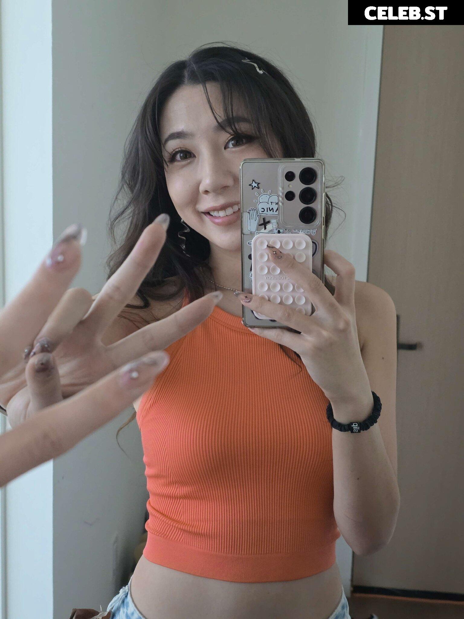Fuslie (Leslie) Image 24237126